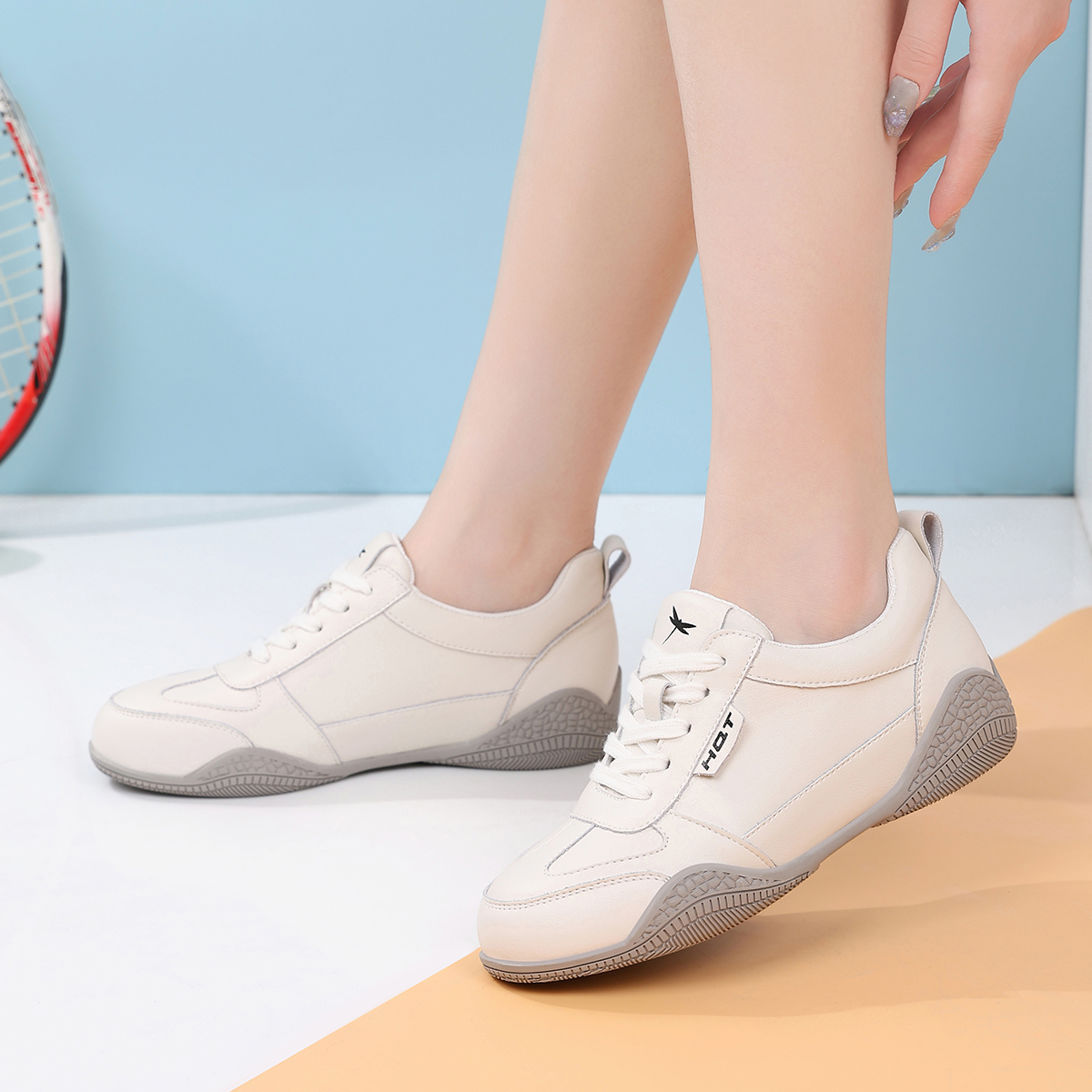 红蜻蜓小白鞋，799元值不值？穿了一个月，我来说实话！