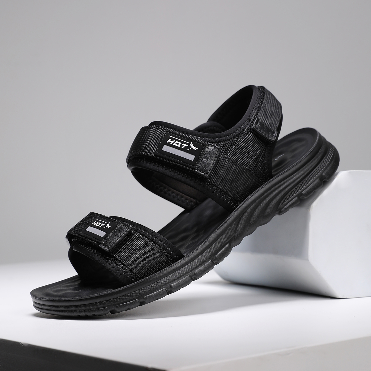 红蜻蜓凉鞋体验：夏日里的“脚感自由”，开车沙滩两不误！