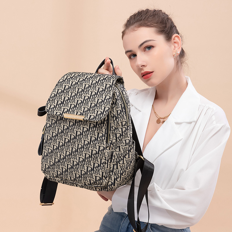 VANDEE印花双肩包，我的旅行安全感来源！