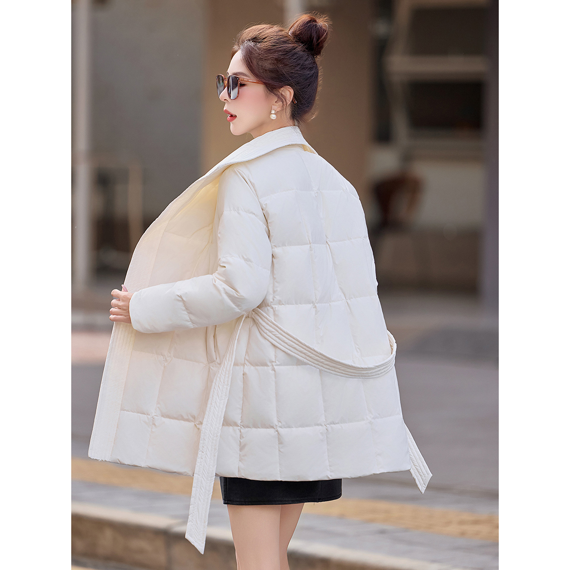 茗钥羽绒服测评：2025冬季的知性风，翻领收腰显瘦神器，90白鸭绒保暖又高级