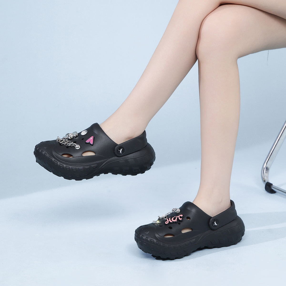 红蜻蜓洞洞鞋：一脚踩进云朵的夏日冒险