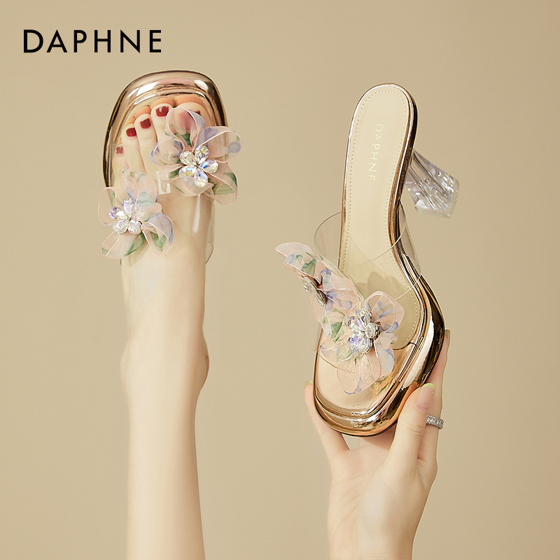 达芙妮这双水晶凉拖，我穿了一周后，优缺点都太明显了