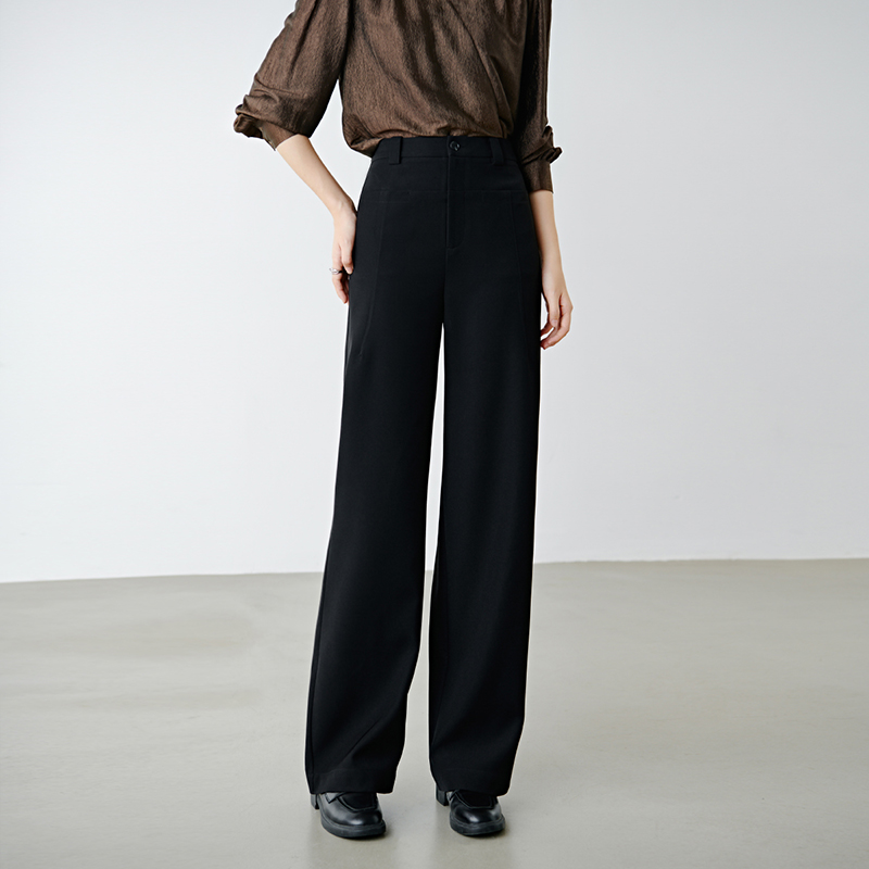 晚白ONEBUYE春季直筒裤：职场穿搭的“显瘦密码”，858元值不值？