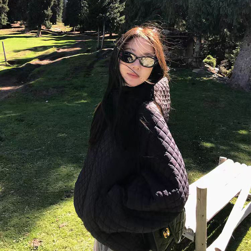 赢夫人棉服测评！299元轻薄泡芙菱格连帽，冬天也能穿出轻盈感！