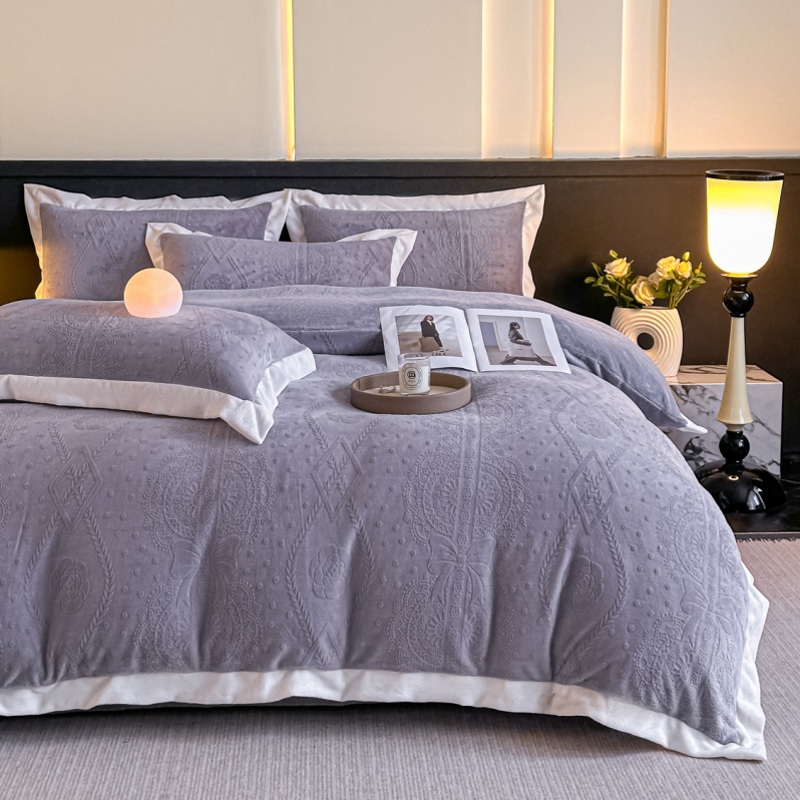 爸妈的冬日暖床神器？这款雕花牛奶绒四件套，我替你们先试了！
