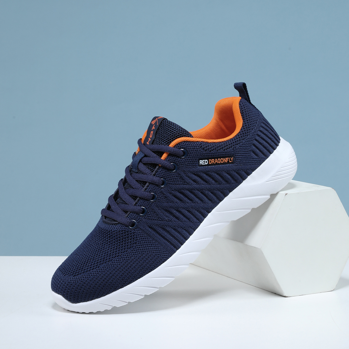 红蜻蜓飞织鞋：夏日透气小确幸，软底跑步鞋的轻快体验