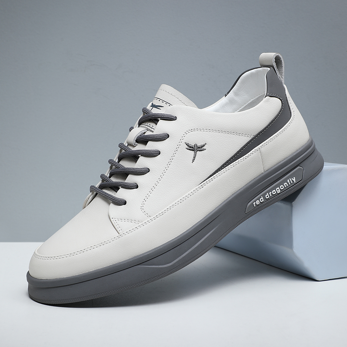 红蜻蜓这双板鞋，499元值不值？我穿了半个月，来聊聊真实感受