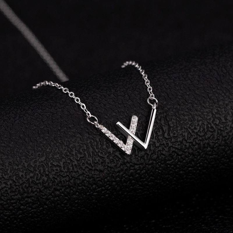 Sanpowa字母项链：锁骨上的个性宣言，时尚与道义的完美结合