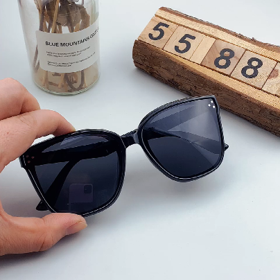 美艾伦太阳镜评测：大框网红款，折叠设计真香还是智商税？