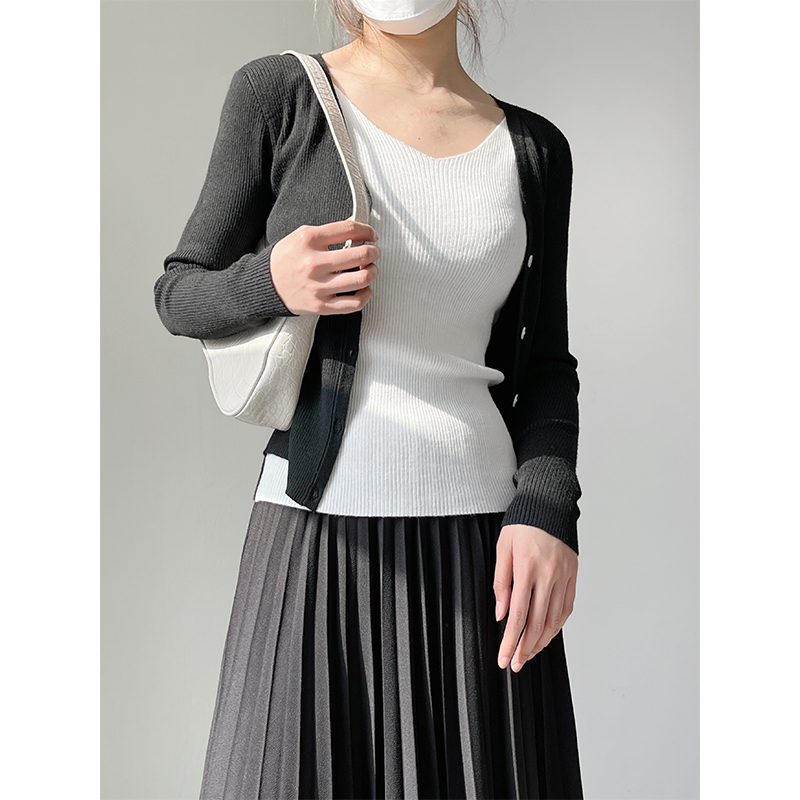 撞色拼接假两件针织开衫：白鹿语这件开衫，我穿了半个月才敢来分享