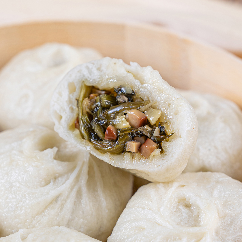 御小笼老面雪菜笋丝小笼包：一口下去，鲜到眉毛掉！