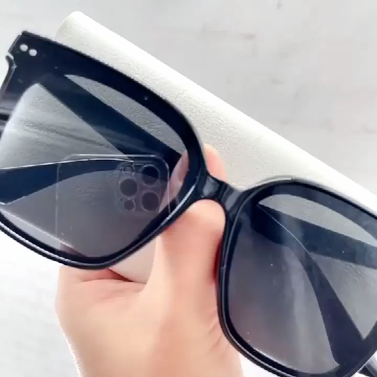 复古米钉大框墨镜，素颜自拍神器！显脸小遮光还超有范儿～