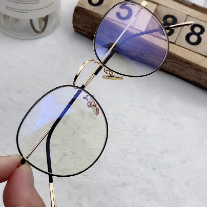 美艾伦防蓝光护目镜：轻到忘记存在，护眼不误时尚