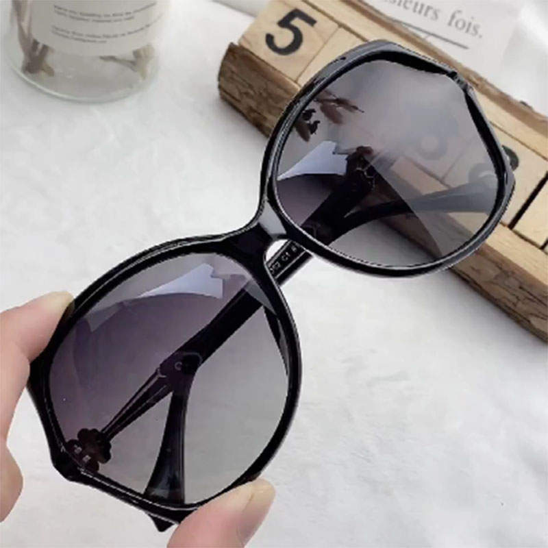 美艾伦蝴蝶框镶钻四叶草花朵造型镜腿偏光太阳镜：夏日里的梦幻守护者