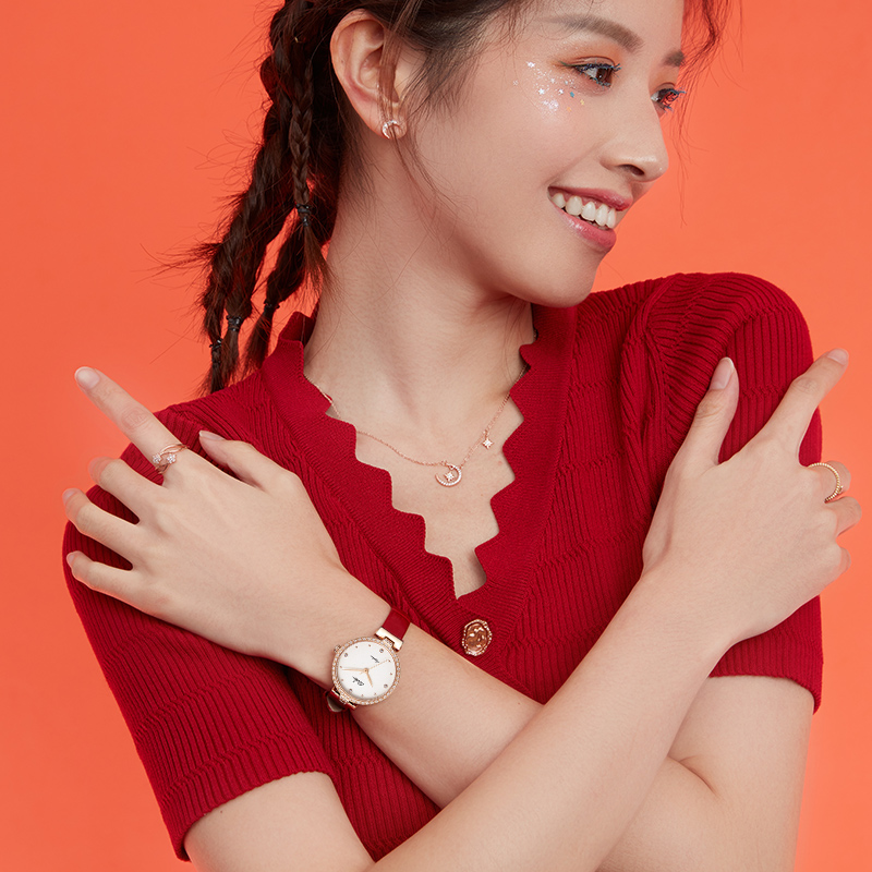 依波表卡纳系列新品：简约气质，时尚女生的手腕新宠