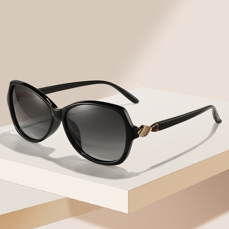 美艾伦心形太阳镜：颜值即正义，但防紫外线真的靠谱吗？