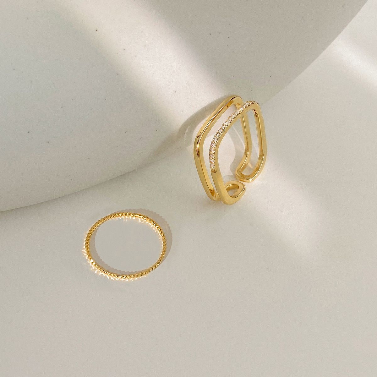 BAZAAR 2024新款方戒两件套：简约时尚的指尖小确幸，但开口设计有点“调皮”